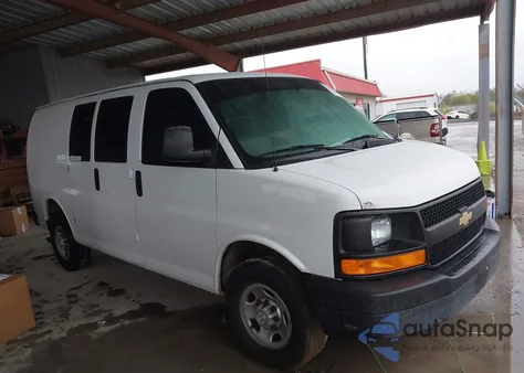 2016 Chevrolet Express 2500 Work Van z USA, uszkodzony, nr VIN 1GCWGAFFXG1165193